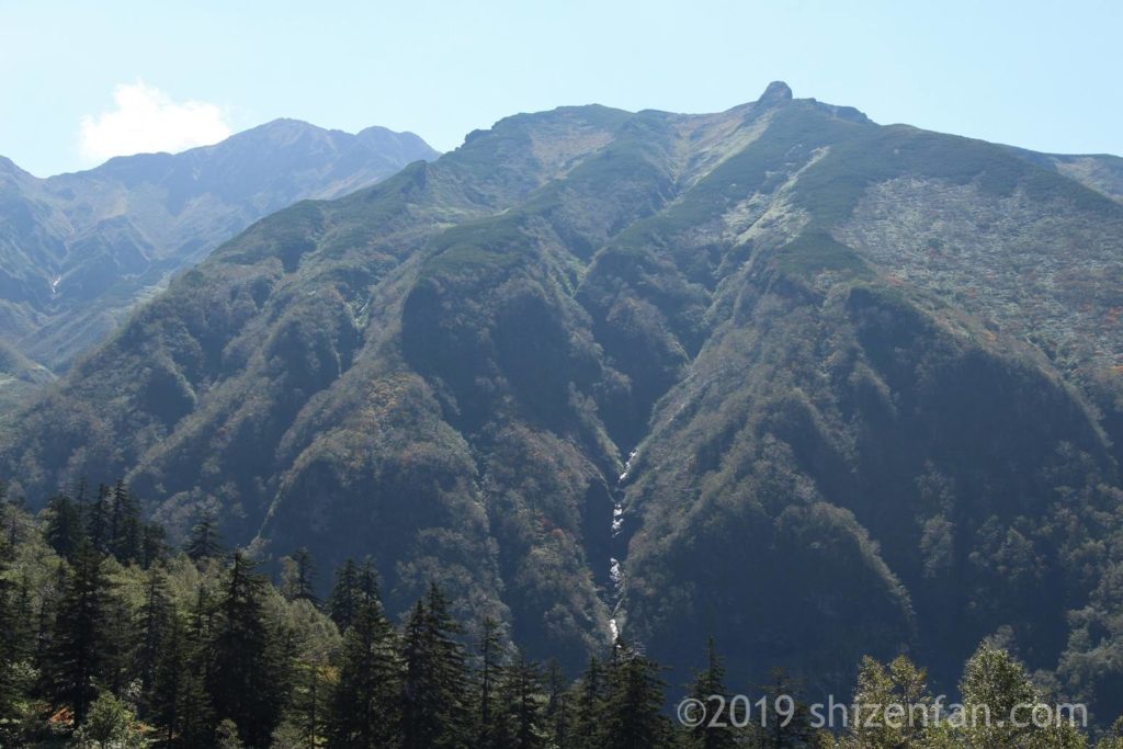 十勝岳温泉郷から見える山