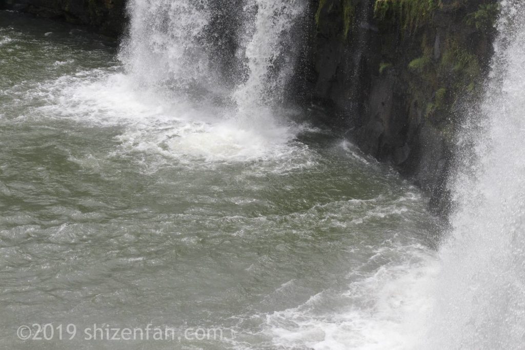 原尻の滝の滝壺イメージ写真