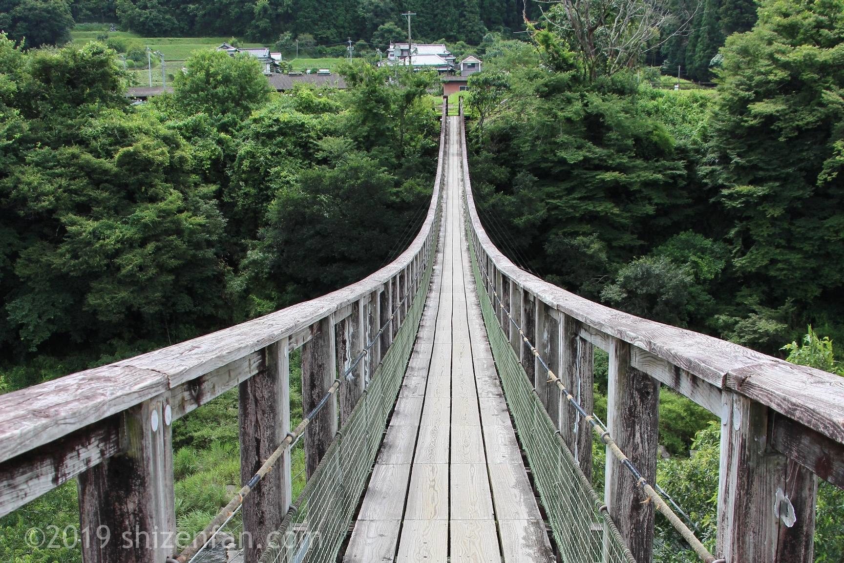 原尻の滝の吊橋の向こう岸までの見通し