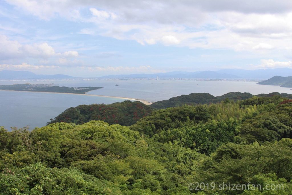 志賀島潮見公園展望台から一望する百道浜と海の中道