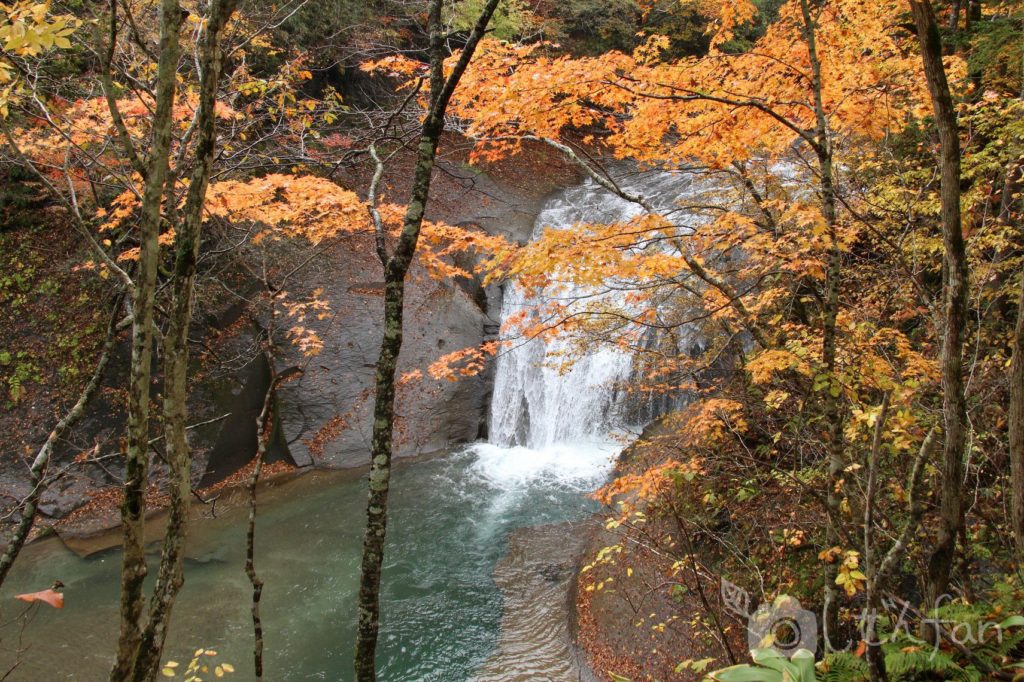 秋の恵庭渓谷　白扇の滝