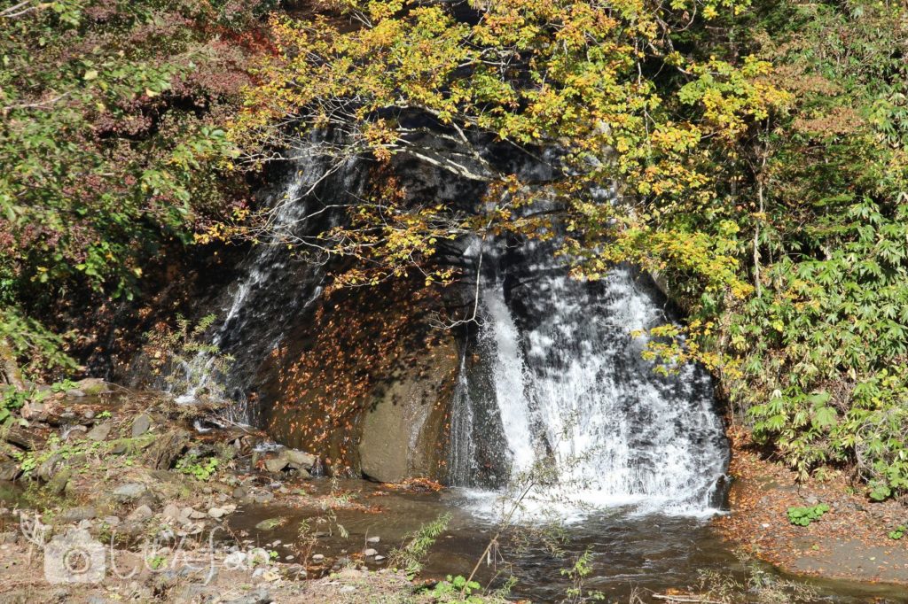 秋の恵庭渓谷　ラルマナイの滝