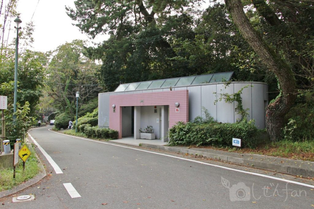福岡西公園　中央駐車場横のトイレ