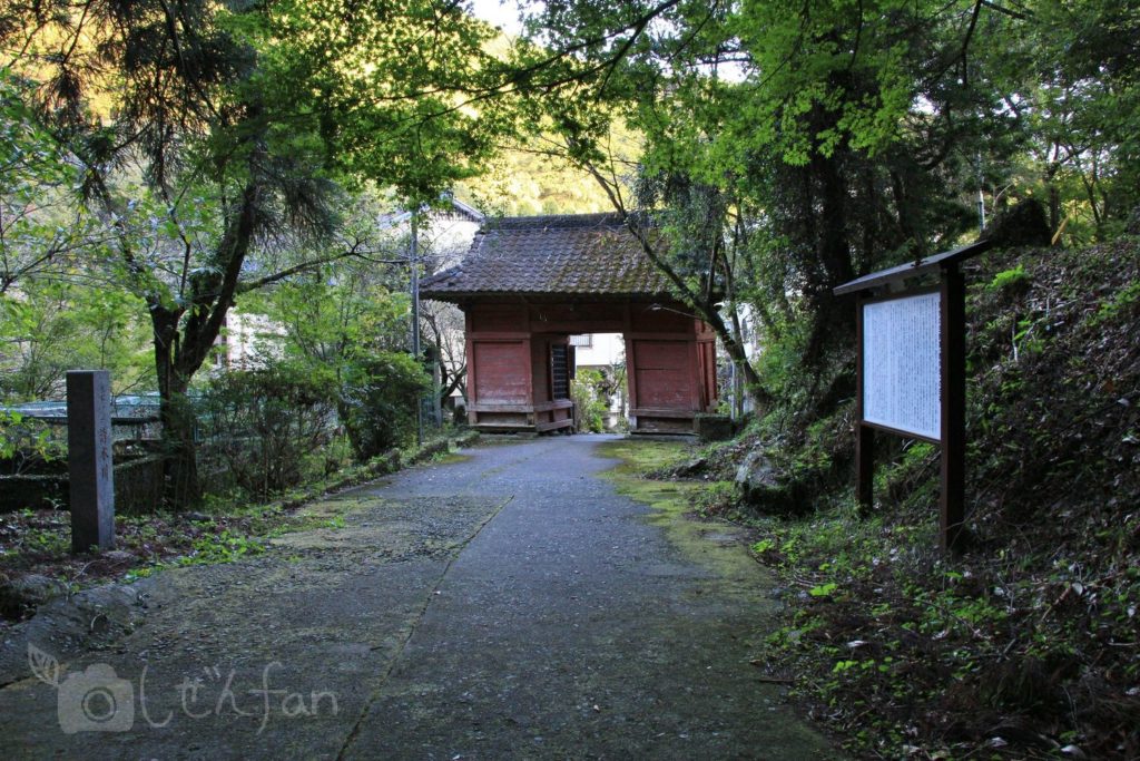佐賀県小城市 宝地院仁王門
