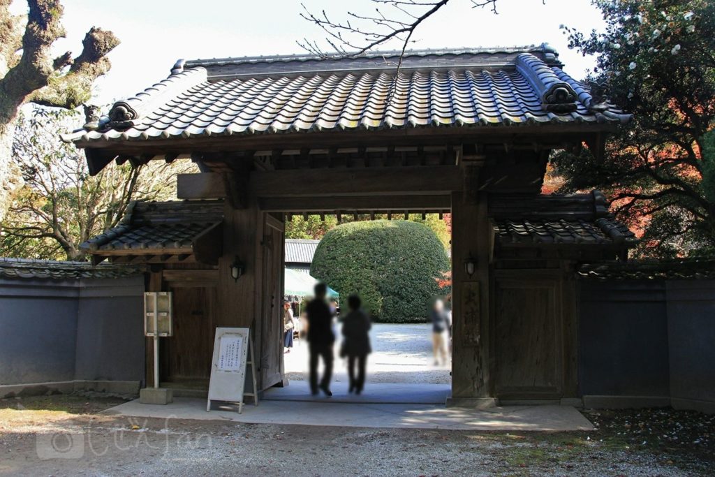 飯塚市・麻生大浦荘の門