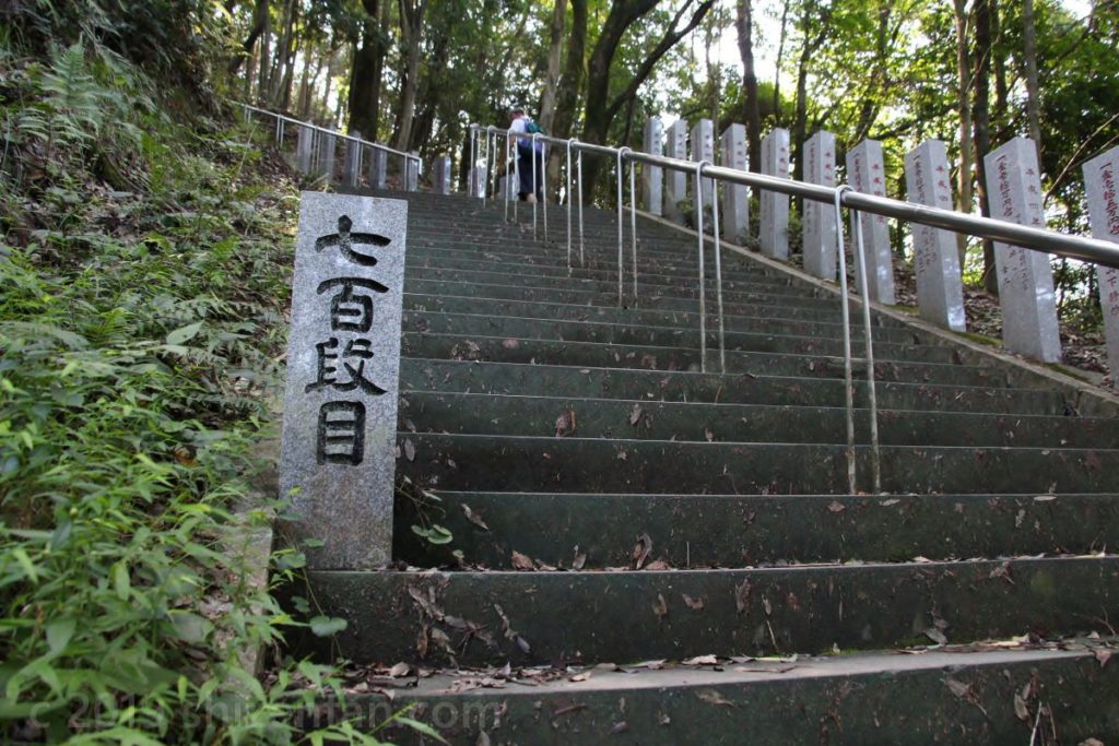 熊本・釈迦院御坂（日本一の階段）700段目