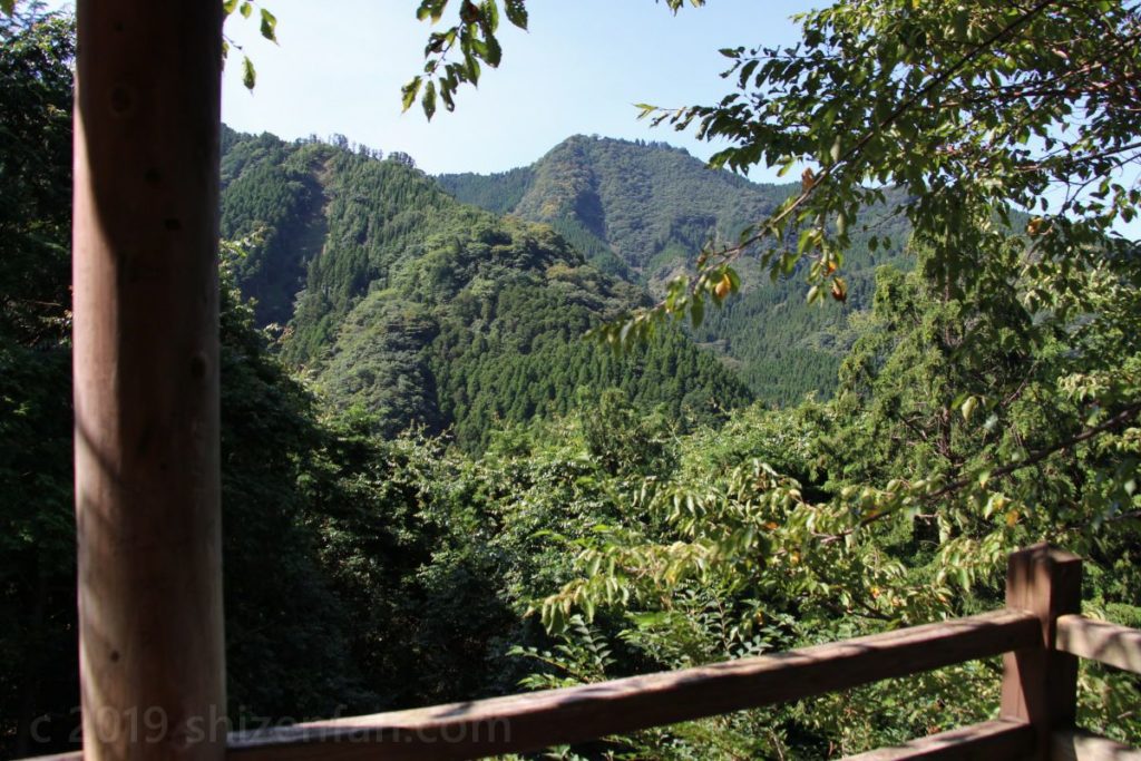 日本一の石段（釈迦院御坂遊歩道）1000段目付近の東屋からの景色