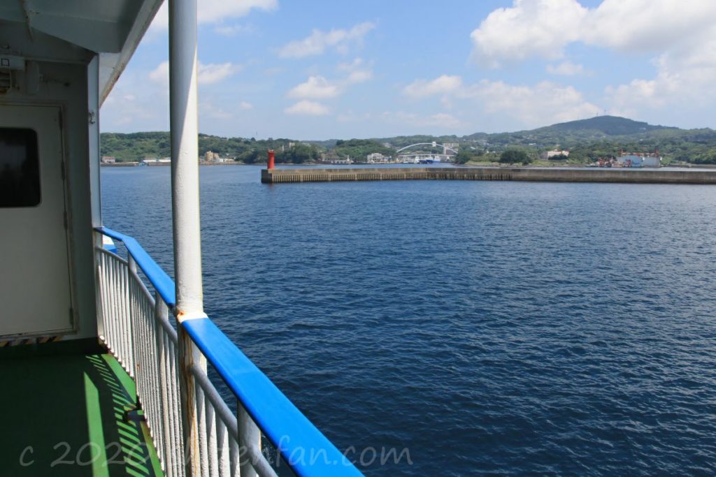 壱岐・郷ノ浦港へ向かうフェリーちくし