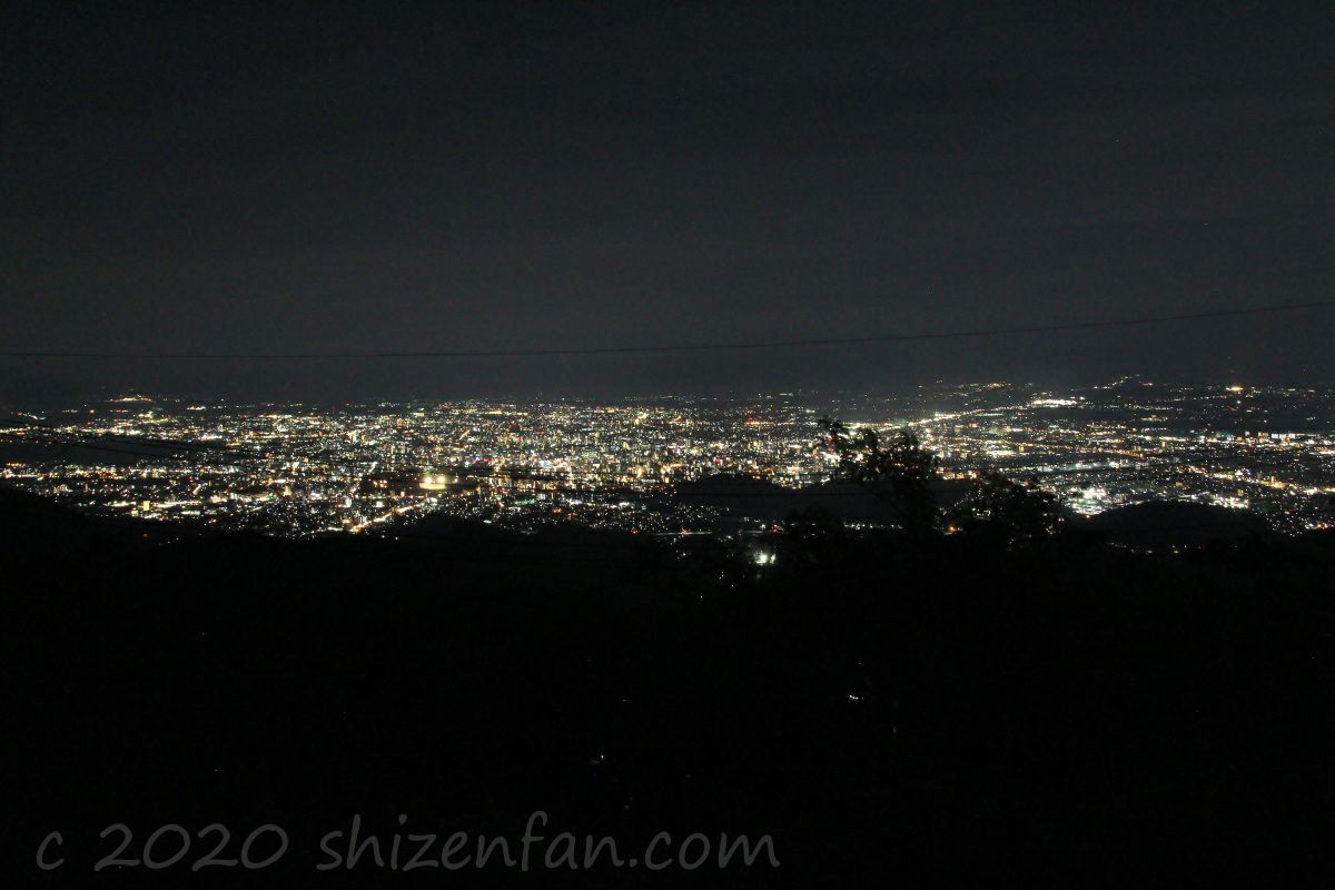 熊本・金峰山の頂上から望む熊本市街地の夜景